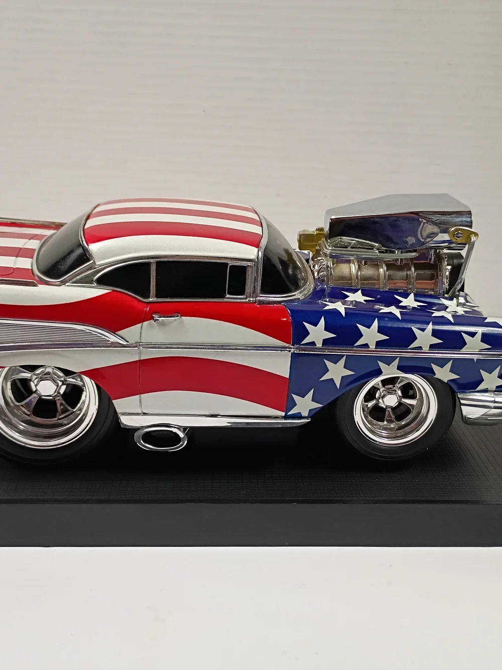 Custom Slammed 1/18 Muscle Machines 57 Chevy Stars & Stripes USA Flag